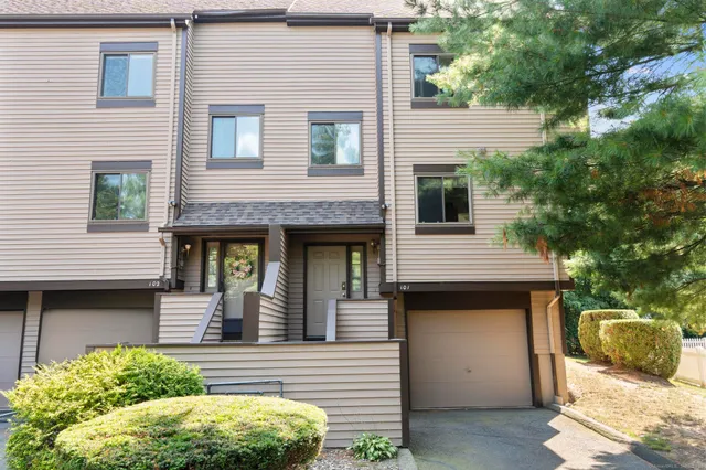 a view of the house front of house