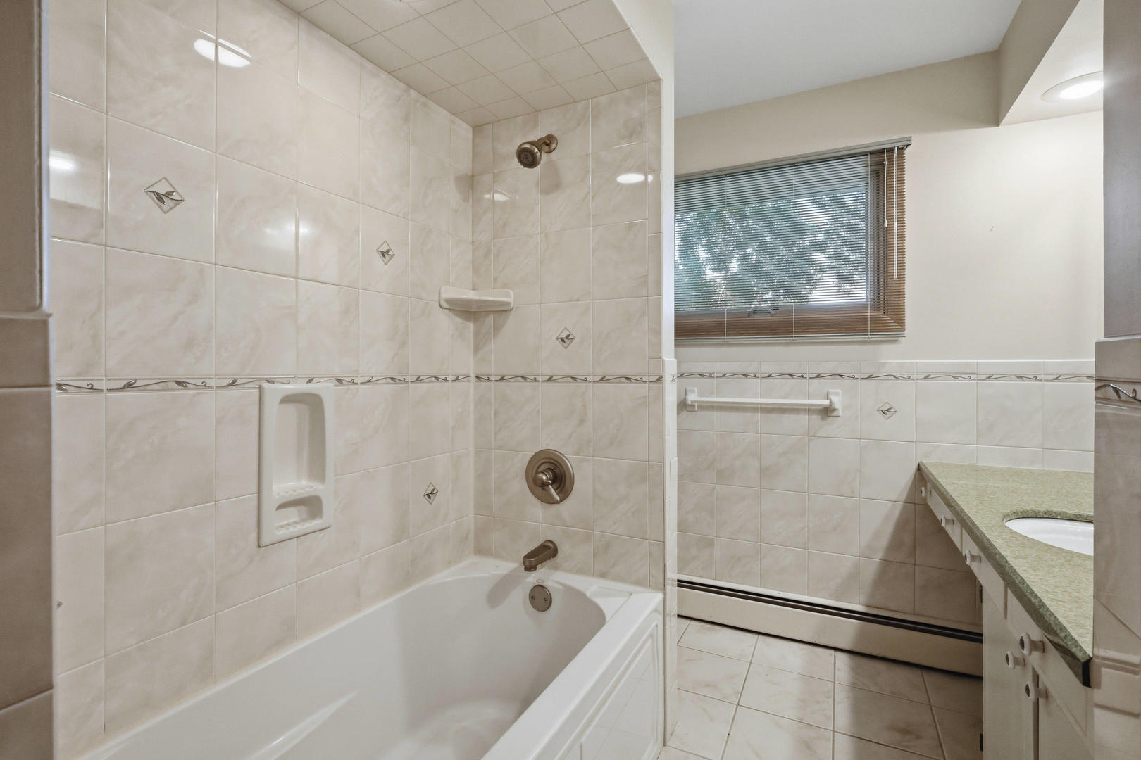 4213 35th Avenue Moline, IL 61265 - Photo 16 of 37
