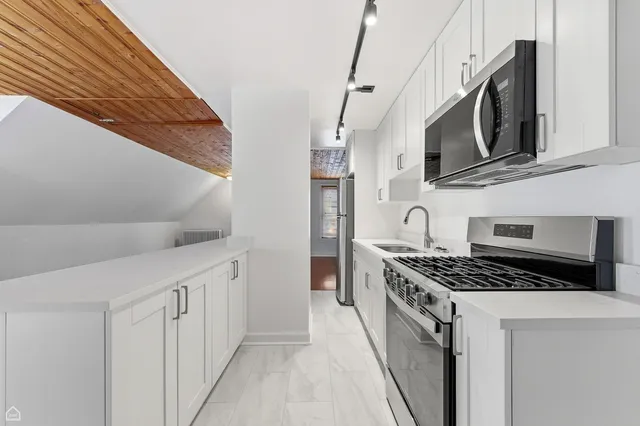 $2,300 | 7635 West Foster Avenue, Unit 2, Chicago, IL 60656