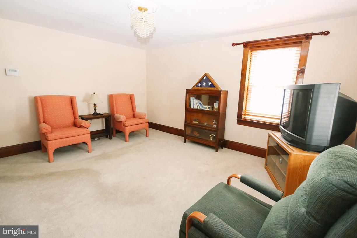 1416 Pleasant Valley Road Westminster, MD 21158 - Photo 2 of 30 Living Room