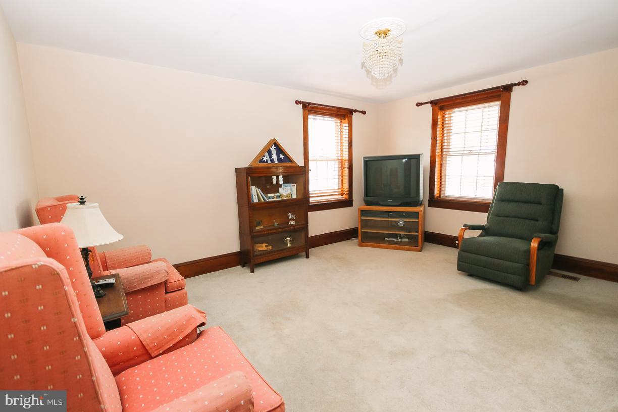 1416 Pleasant Valley Road Westminster, MD 21158 - Photo 3 of 30 Living Room