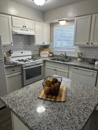 $1,850,000 | 1101 East Main Street, League City, TX 77573