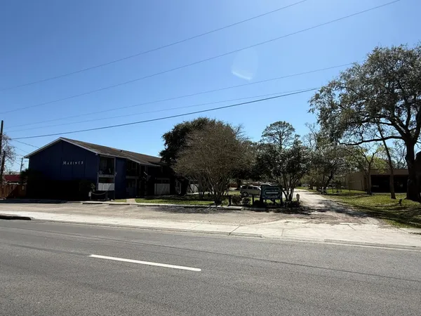 $1,850,000 | 1101 East Main Street, League City, TX 77573