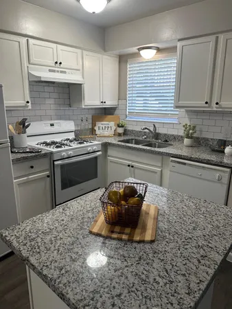 $1,850,000 | 1101 East Main Street, League City, TX 77573