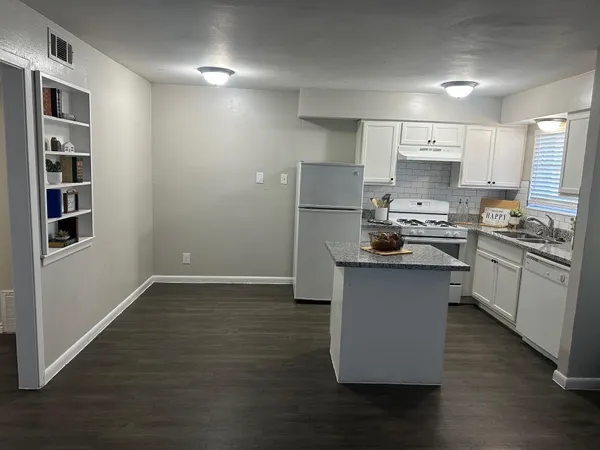 $1,850,000 | 1101 East Main Street, League City, TX 77573