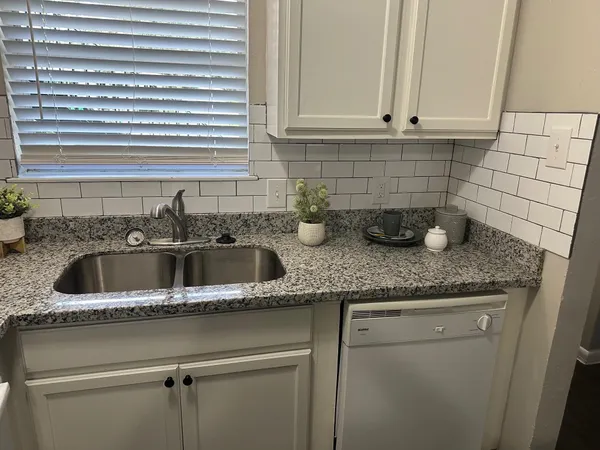 $1,850,000 | 1101 East Main Street, League City, TX 77573