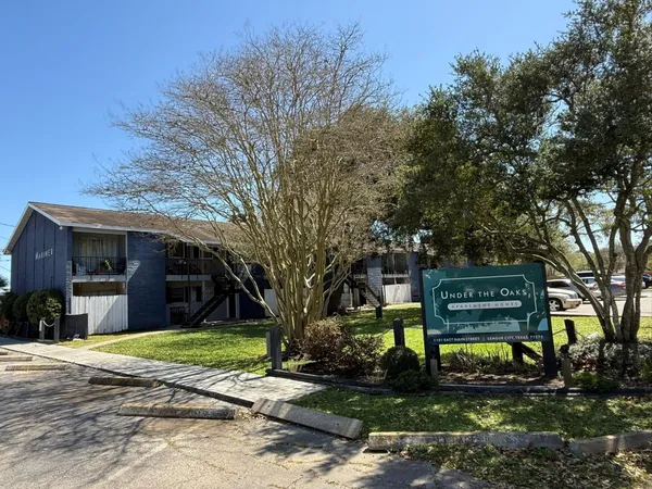 $1,850,000 | 1101 East Main Street, League City, TX 77573