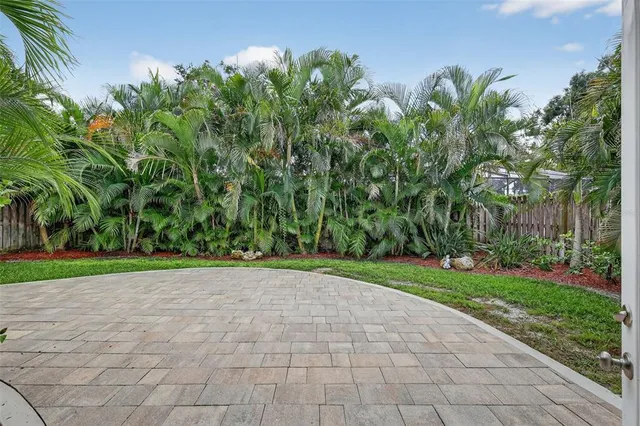 $1,049,900 | 1884 Southpointe Drive, Sarasota, FL 34231