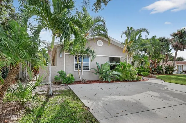 $1,049,900 | 1884 Southpointe Drive, Sarasota, FL 34231