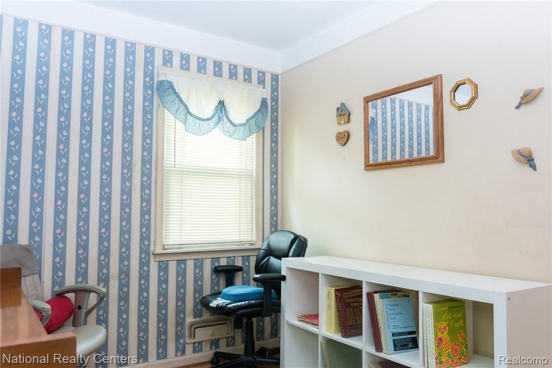 832 Shadowlawn Street Inkster, MI 48141 - Photo 18 of 36 832SHADOWLAWN_Bedroom2-002.jpg