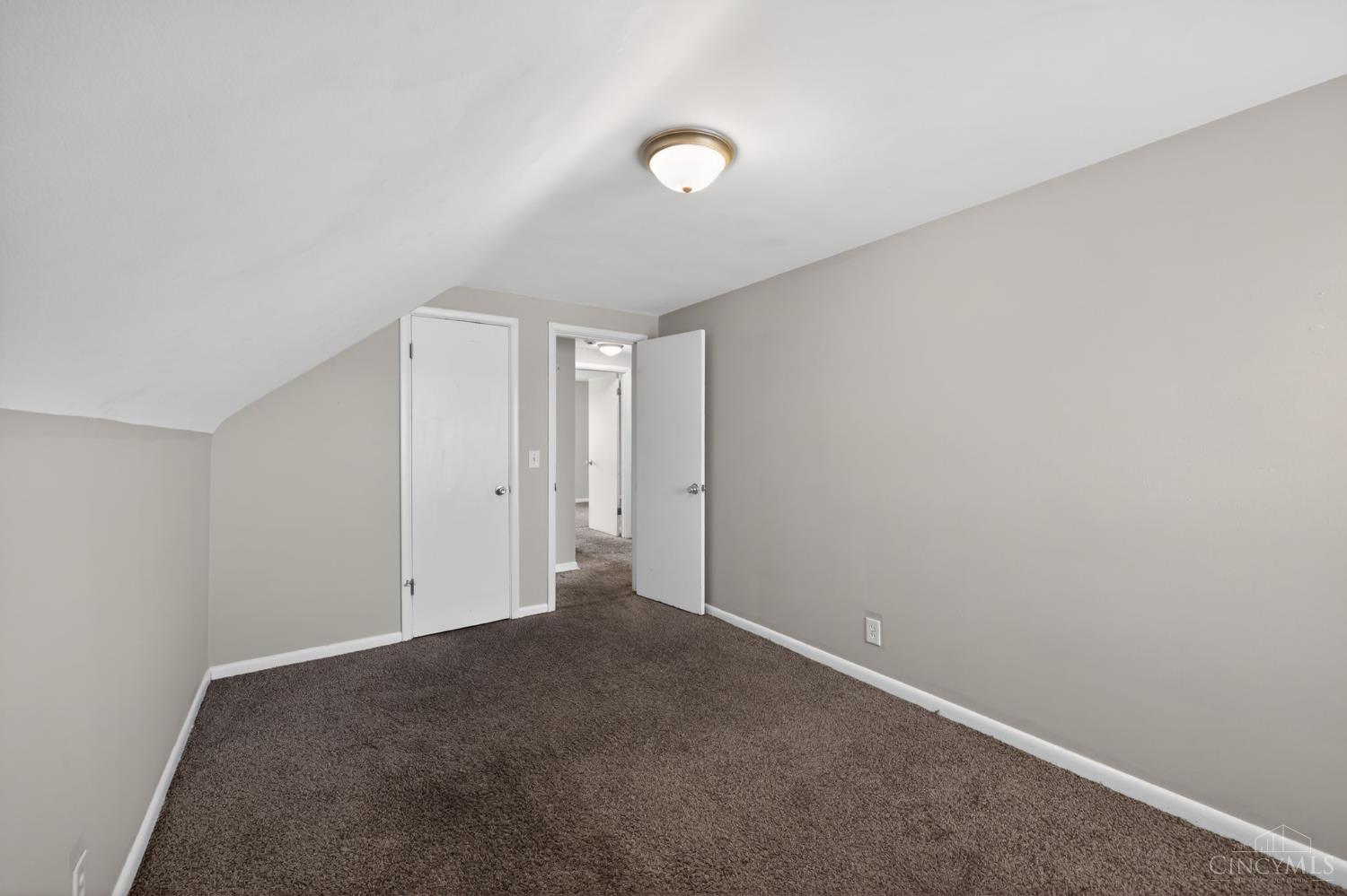 313 Pershing Avenue Cincinnati, OH 45215 - Photo 23 of 36