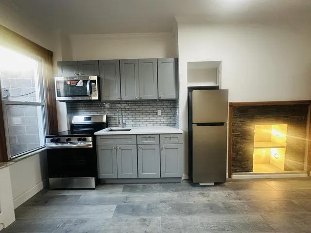 $2,200 | 382 Troutman Street, Unit 1L | Bushwick