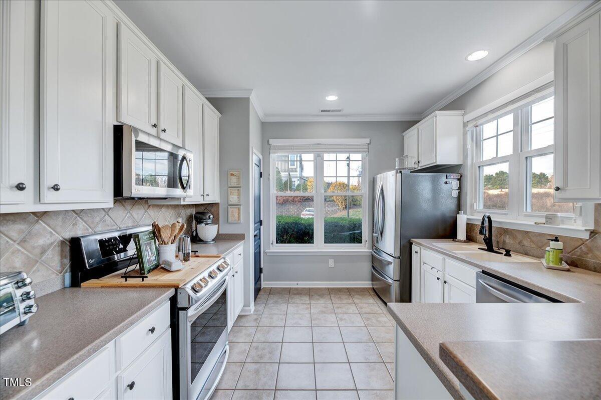 2352 Putters Way Raleigh, NC 27614 - Photo 13 of 39 Kitchen