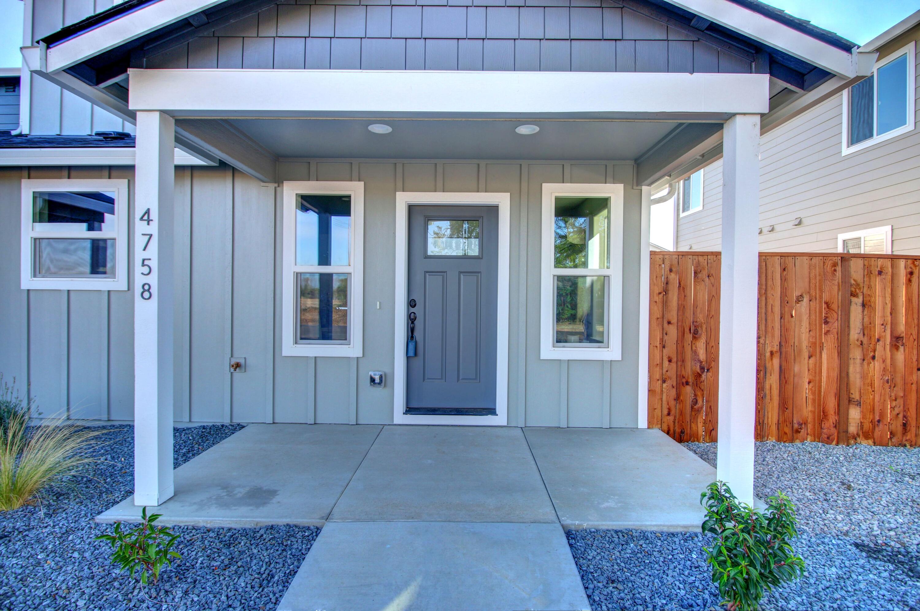 4758 Gebhard Road Central Point, OR 97502 - Photo 3 of 30 03