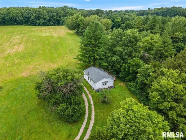 $210,000 | 22550 Indian Point Avenue, Petersburg, IL 62675