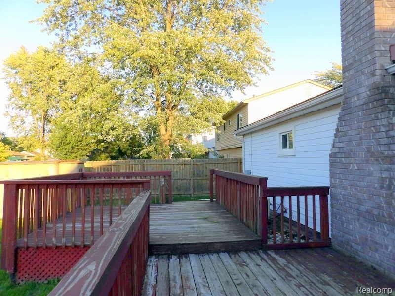 22226 Derby Road Woodhaven, MI 48183 - Photo 8 of 41
