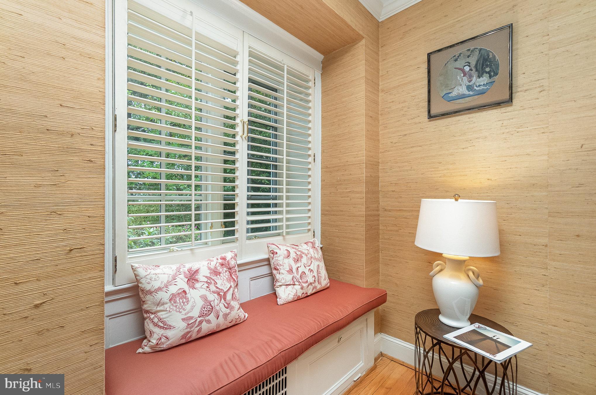4000 Roundtop Road Baltimore, MD 21218 - Photo 11 of 60 Living Room Window Seat