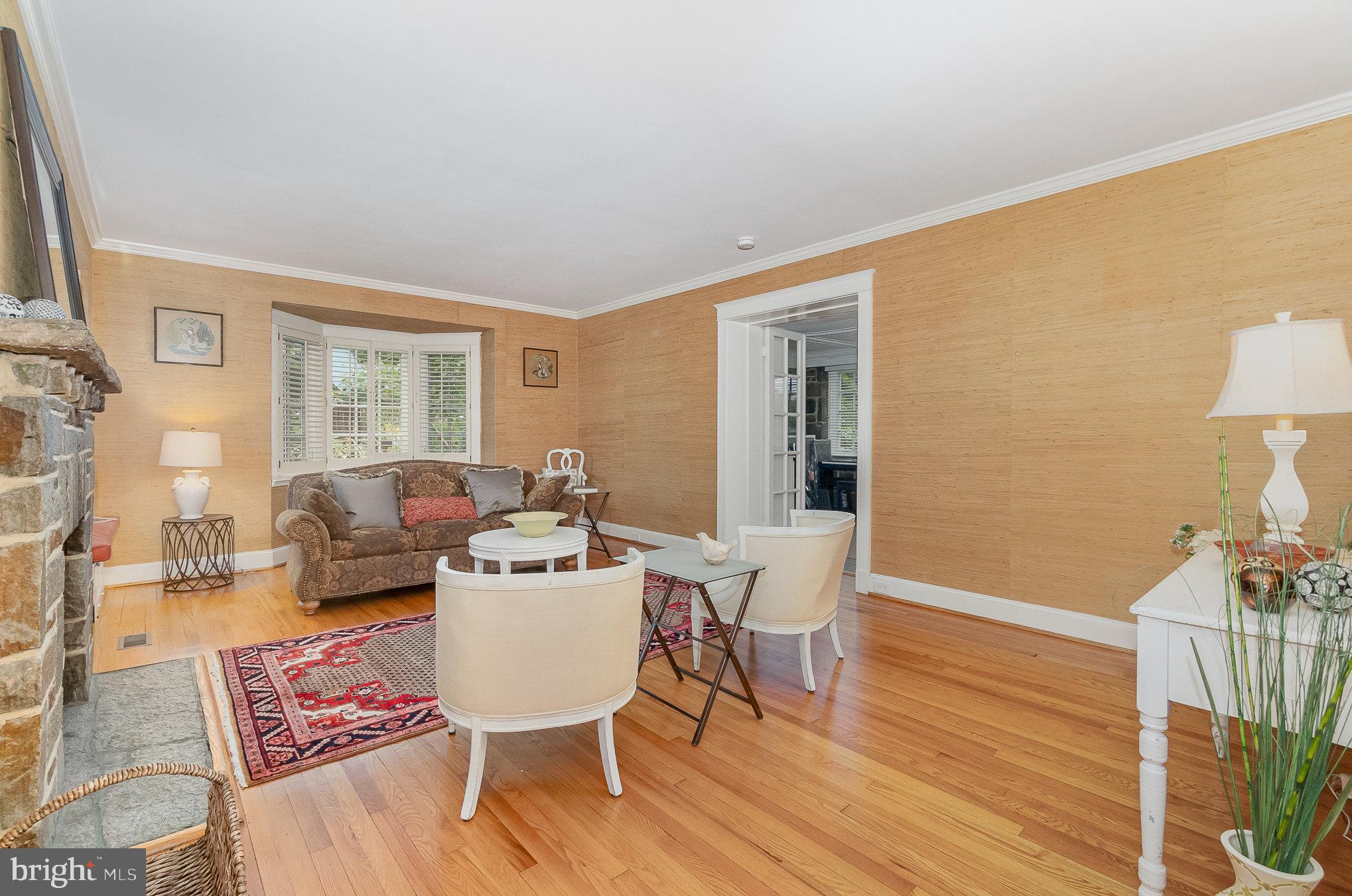 4000 Roundtop Road Baltimore, MD 21218 - Photo 8 of 60 Living Room