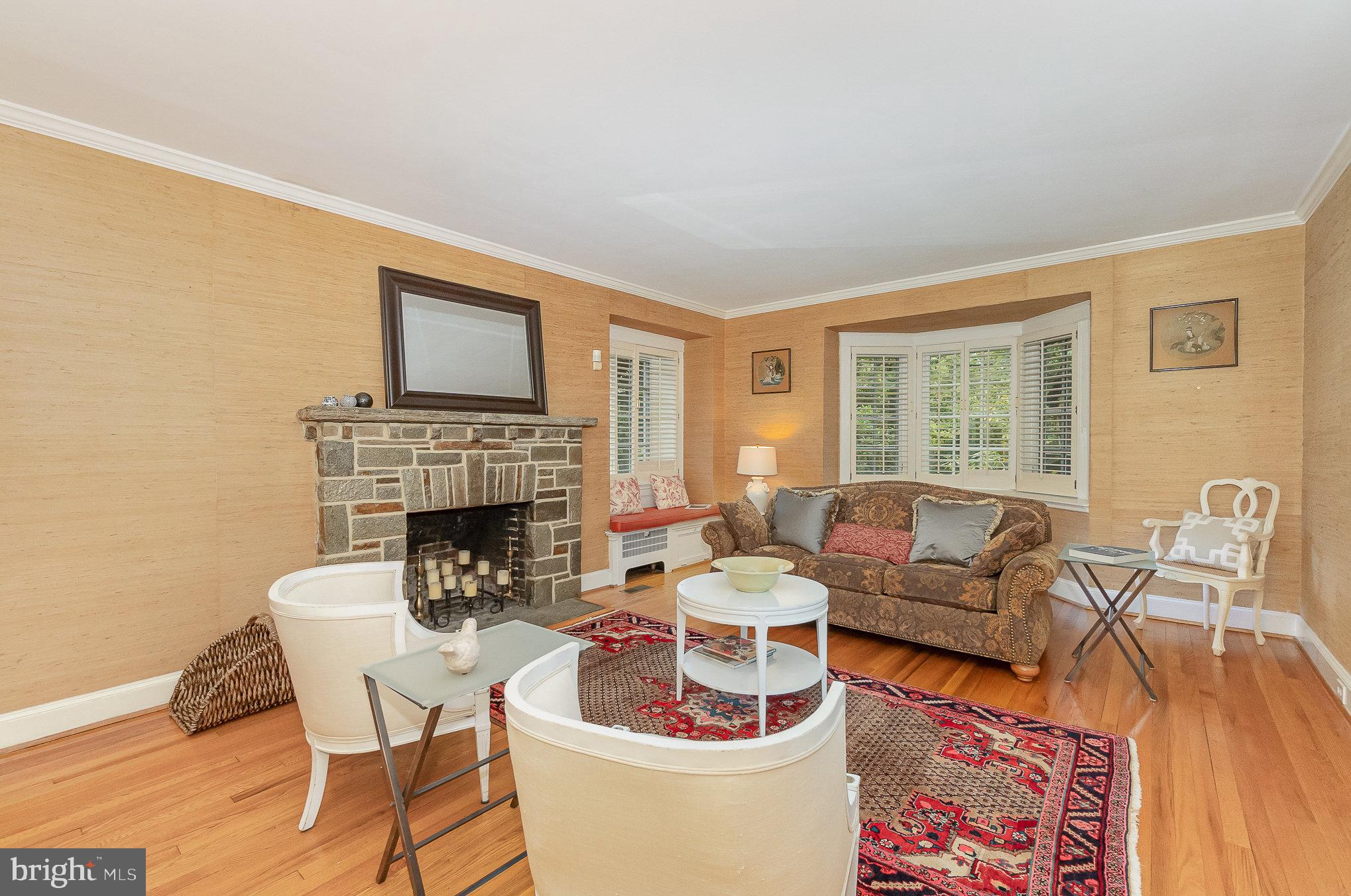 4000 Roundtop Road Baltimore, MD 21218 - Photo 9 of 60 Living Room