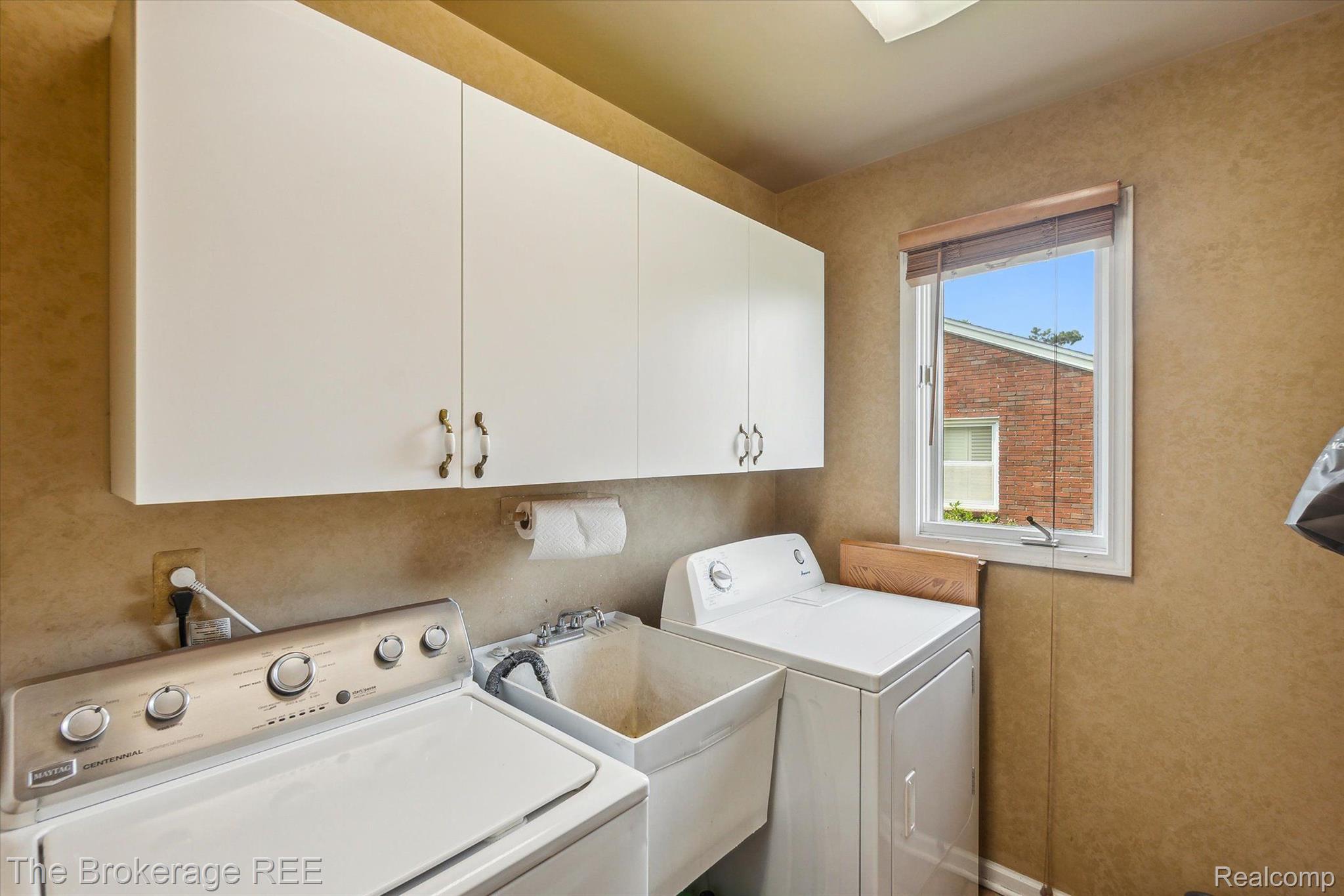 3640 Morgan Road Lake Orion, MI 48359 - Photo 36 of 40 1st floor laundry