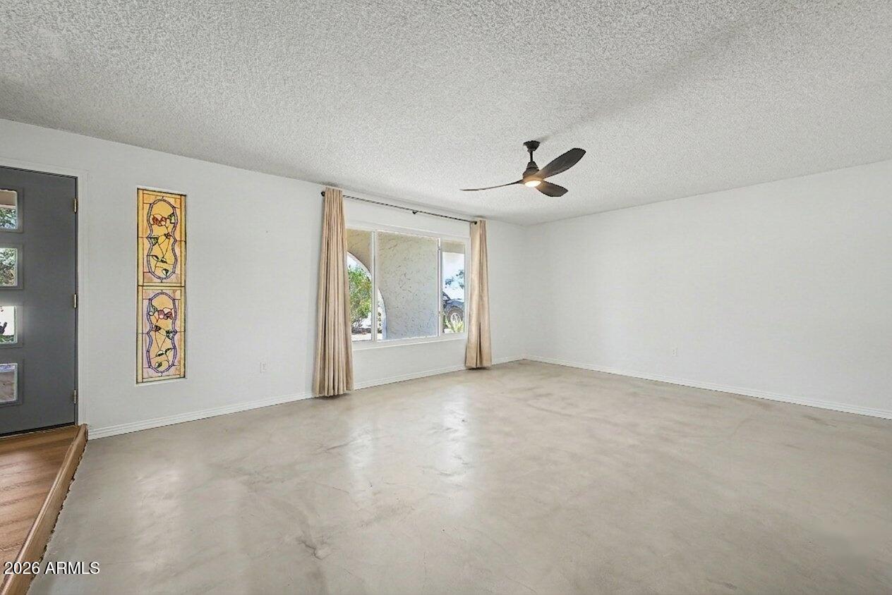 2552 East Brown Road Mesa, AZ 85213 - Photo 7 of 38 LIving Room