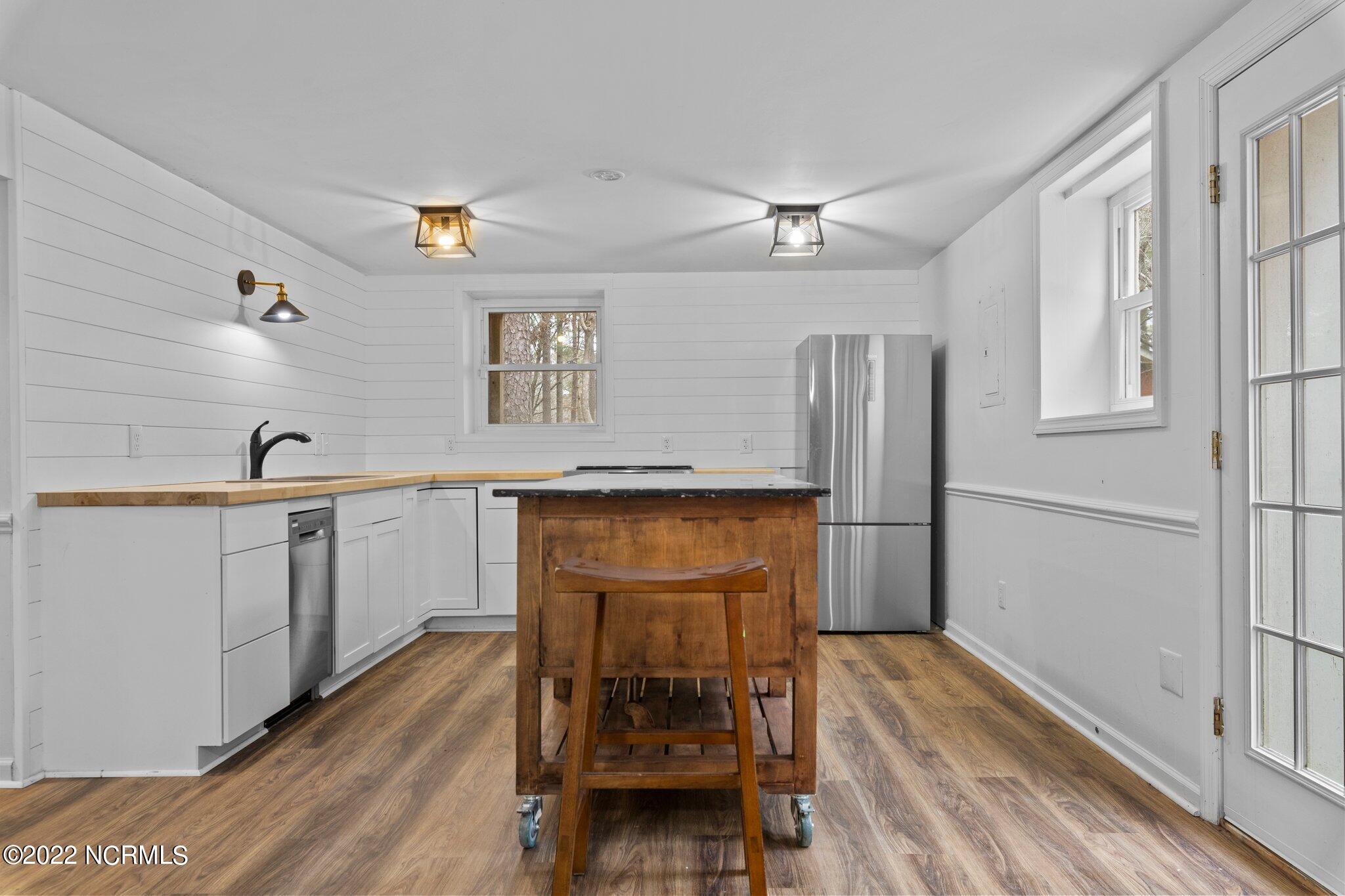 190 Valhalla Road Southern Pines, NC 28387 - Photo 8 of 26 190 Valhalla rental 9