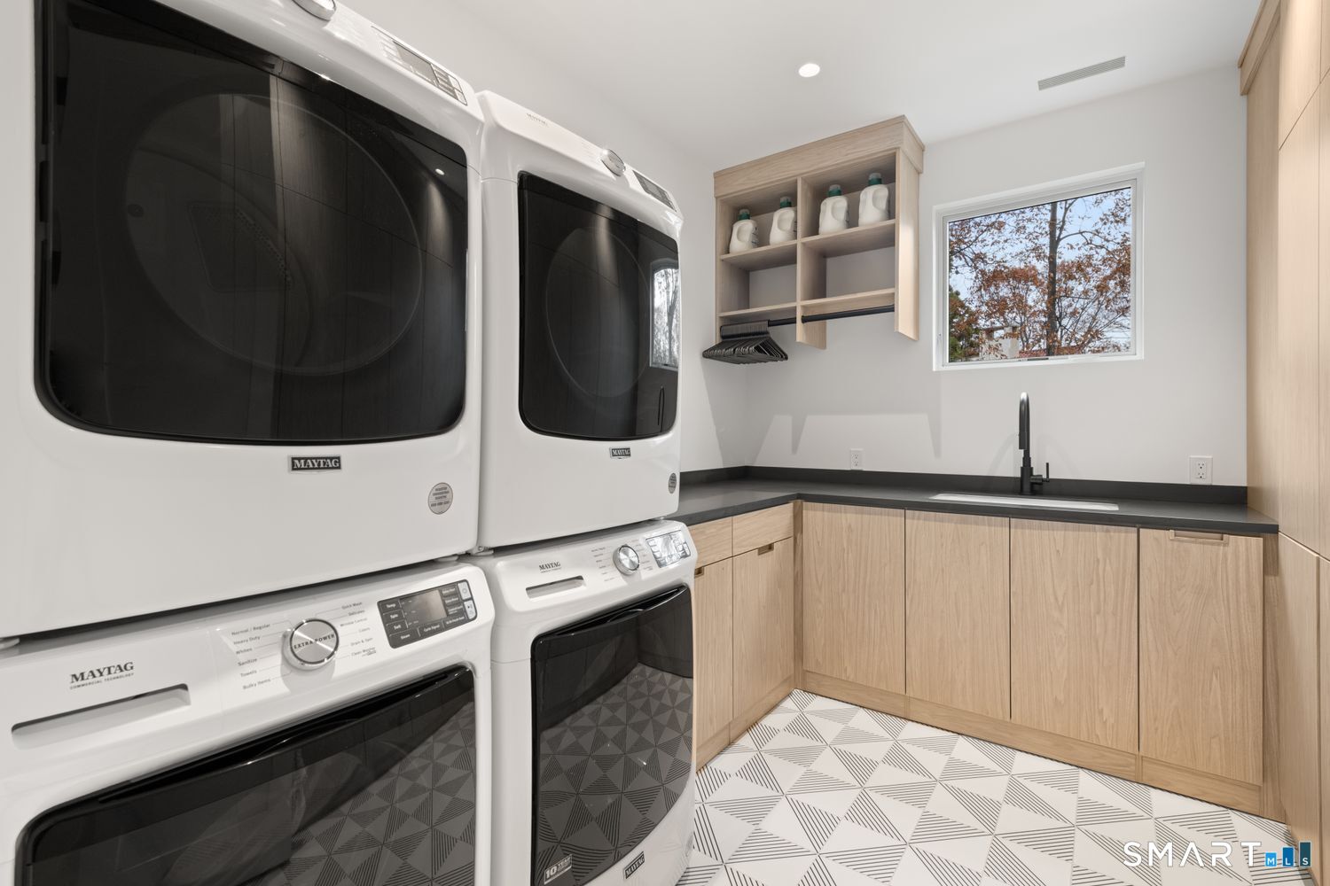 19 Beachside Common Westport, CT 06880 - Photo 26 of 40 a kitchen with a refrigerator and a stove