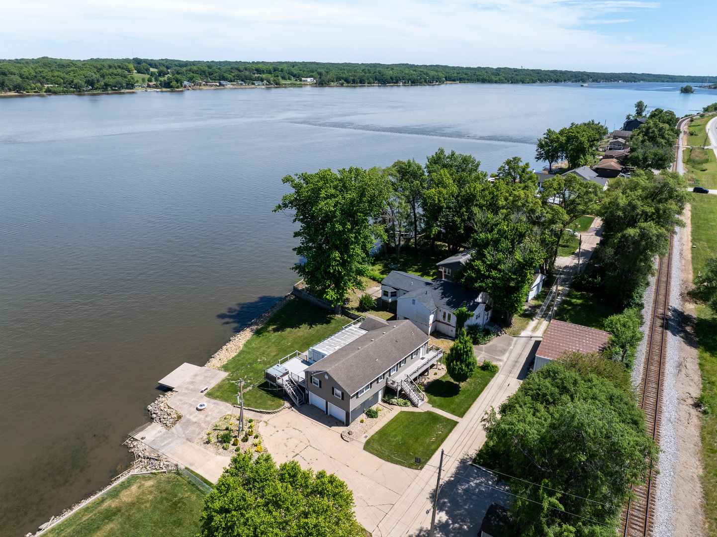 22799 Great River Road Le Claire, IA 52753 - Photo 41 of 48
