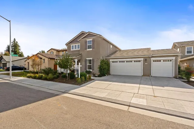 $695,000 | 6701 East Providence Avenue, Fresno, CA 93727