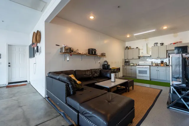 $695,000 | 6701 East Providence Avenue, Fresno, CA 93727