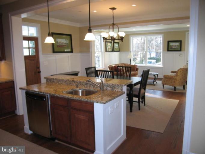 8922 Courts Way Silver Spring, MD 20910 - Photo 2 of 9 Kitchen/Dining Room
