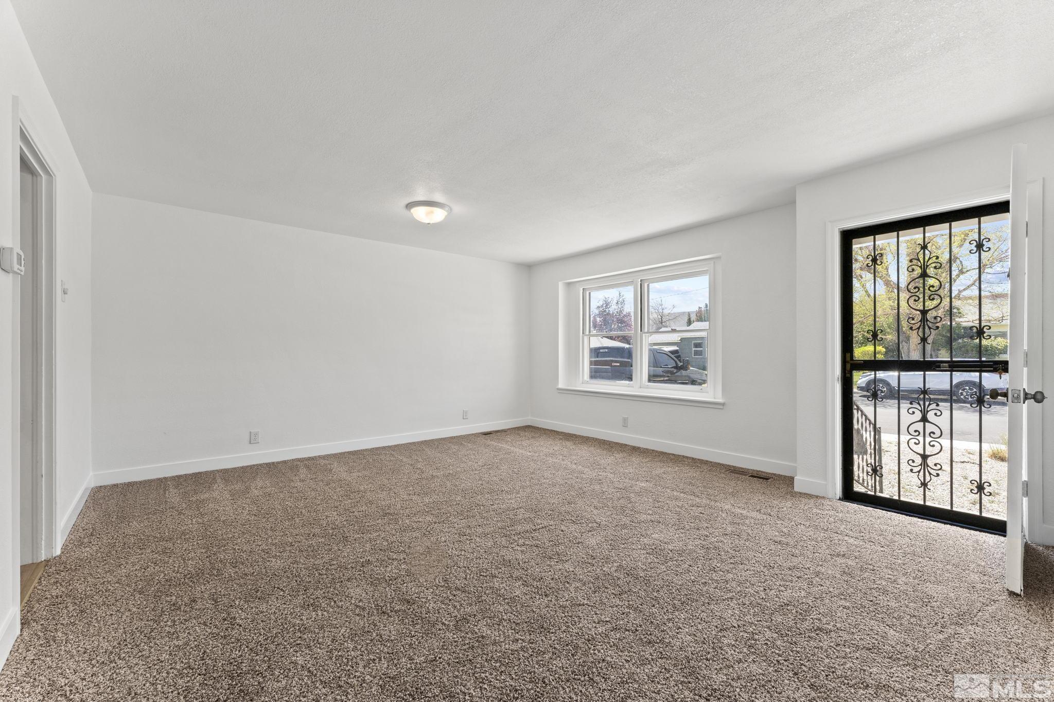 180 Bartlett Street Reno, NV 89512 - Photo 5 of 39 Photo 5