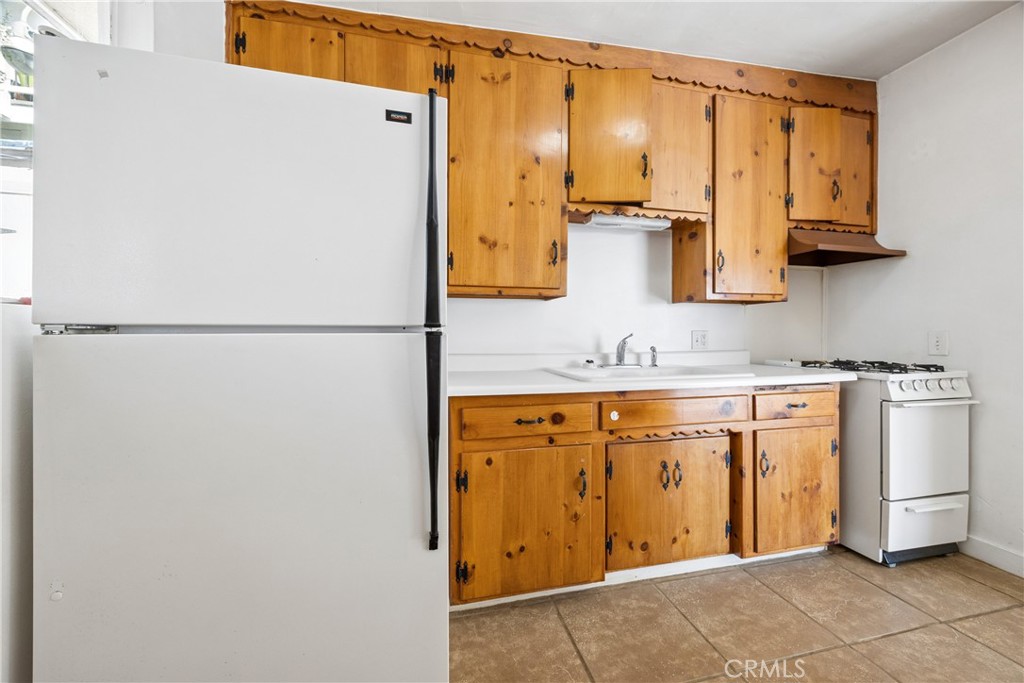 3437 Shearer Avenue Cayucos, CA 93430 - Photo 12 of 24 a view of a refrigerator and window