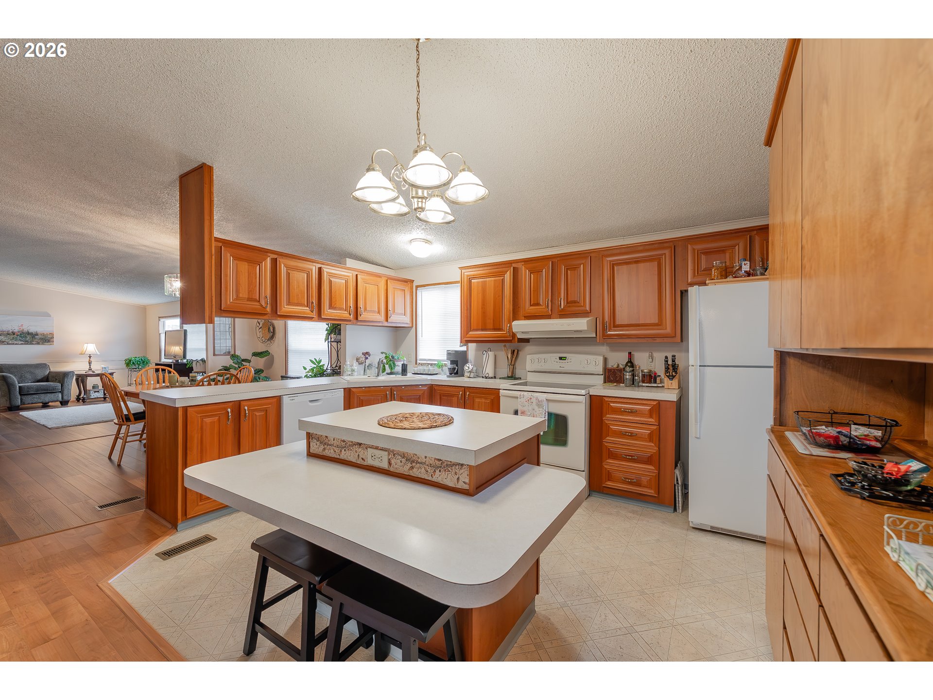 623 Shadow Ranch Lane Roseburg, OR 97470 - Photo 11 of 31 Kitchen