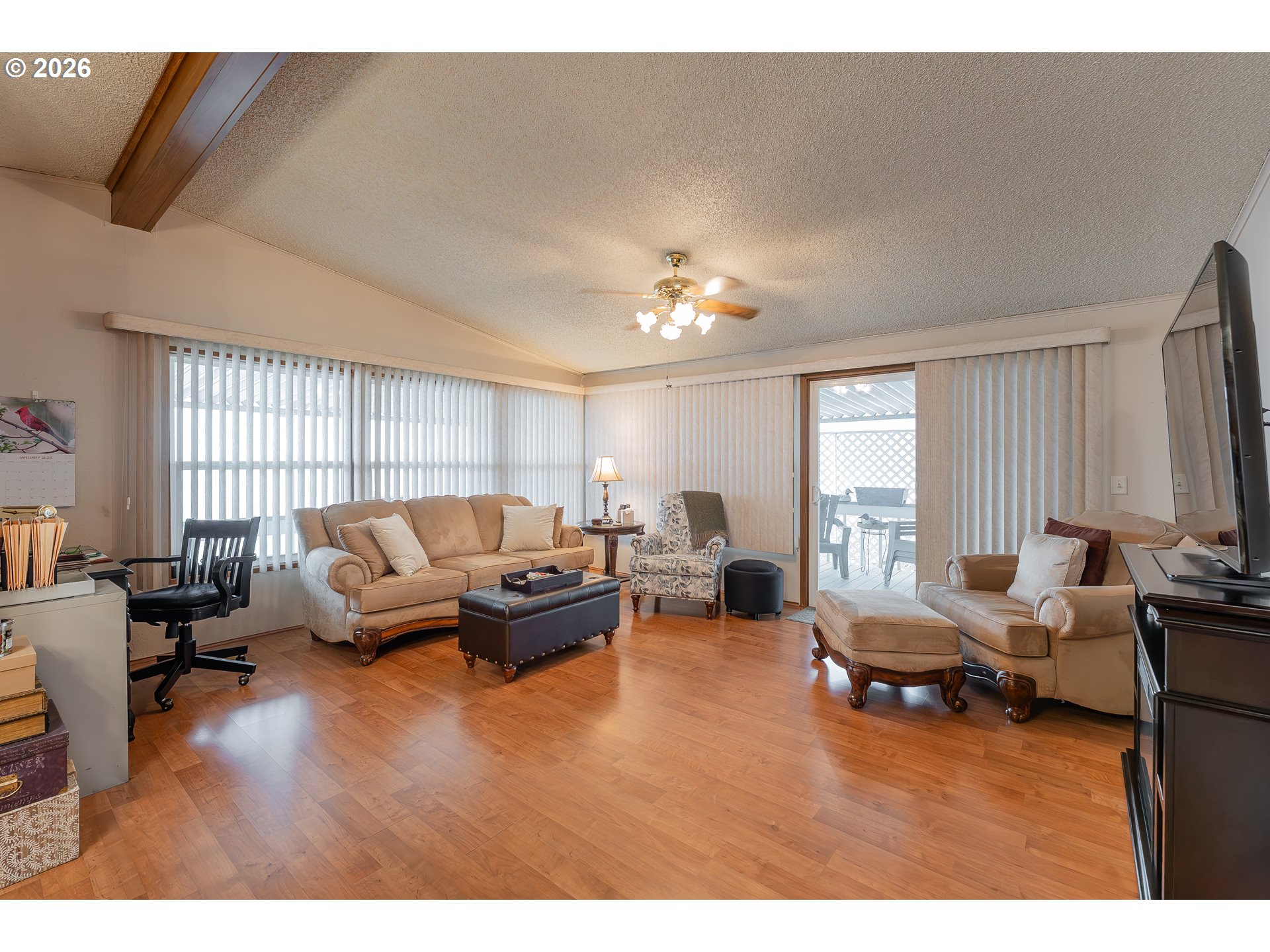 623 Shadow Ranch Lane Roseburg, OR 97470 - Photo 15 of 31 Living Room