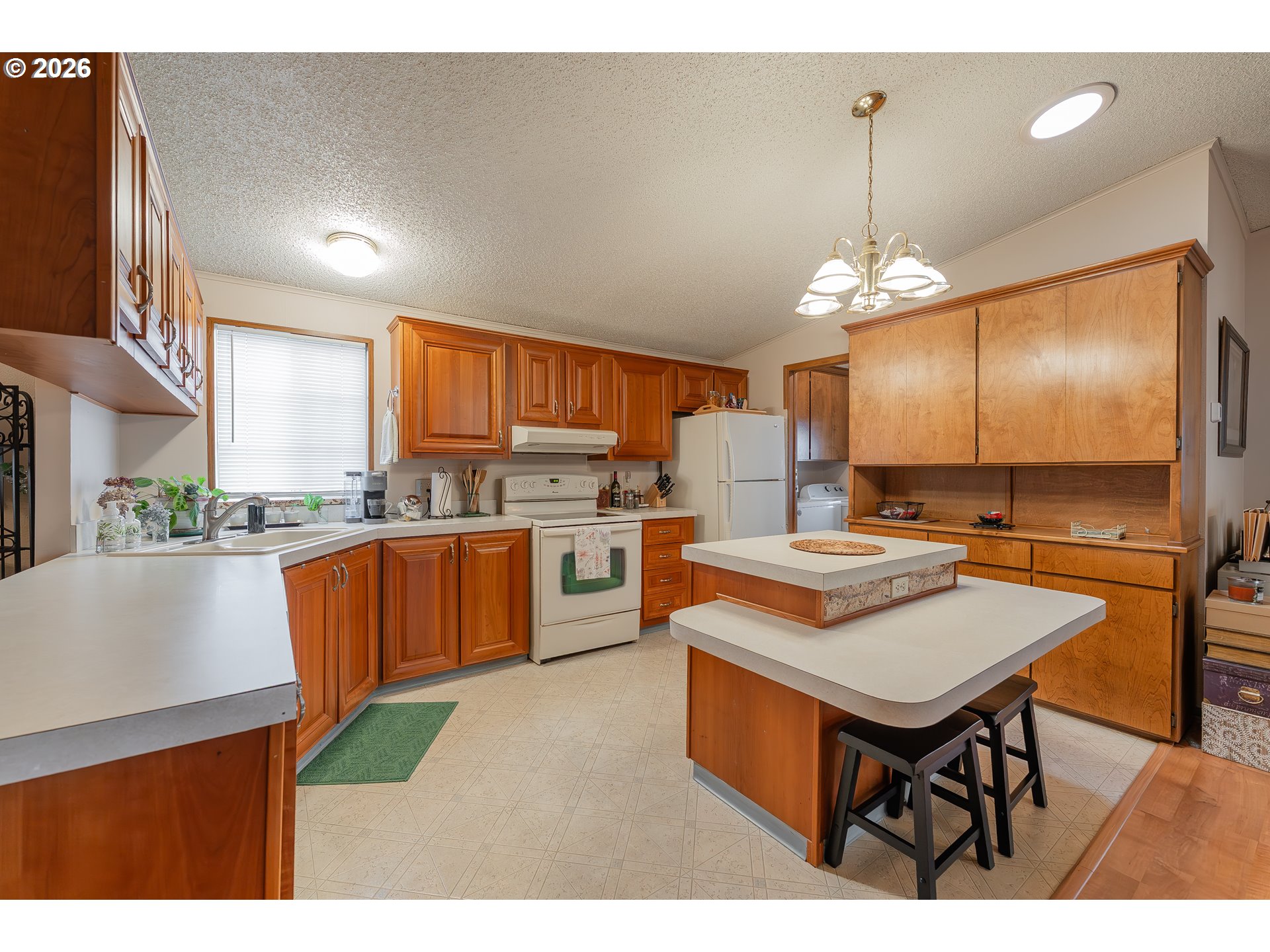 623 Shadow Ranch Lane Roseburg, OR 97470 - Photo 10 of 31 Kitchen
