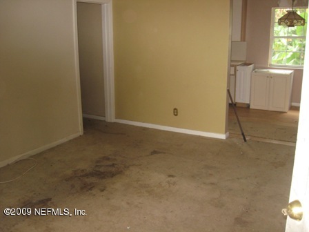 2131 E Road Jacksonville, FL 32216 - Photo 4 of 5 living room