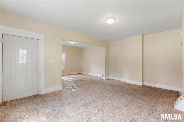 $99,000 | 1045-1047 12th Street, Rock Island, IL 61201