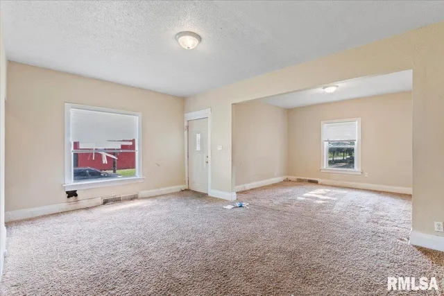 $99,000 | 1045-1047 12th Street, Rock Island, IL 61201