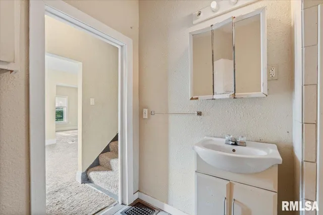 $99,000 | 1045-1047 12th Street, Rock Island, IL 61201