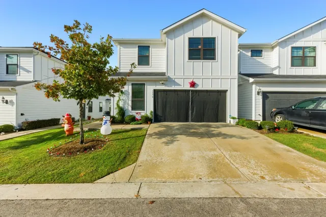 $2,200 | 159 Threshing Road, Unit A, Buda, TX 78610