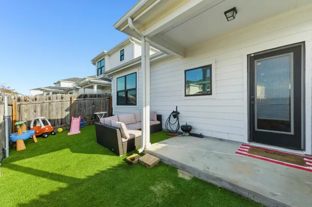 $2,200 | 159 Threshing Road, Unit A, Buda, TX 78610