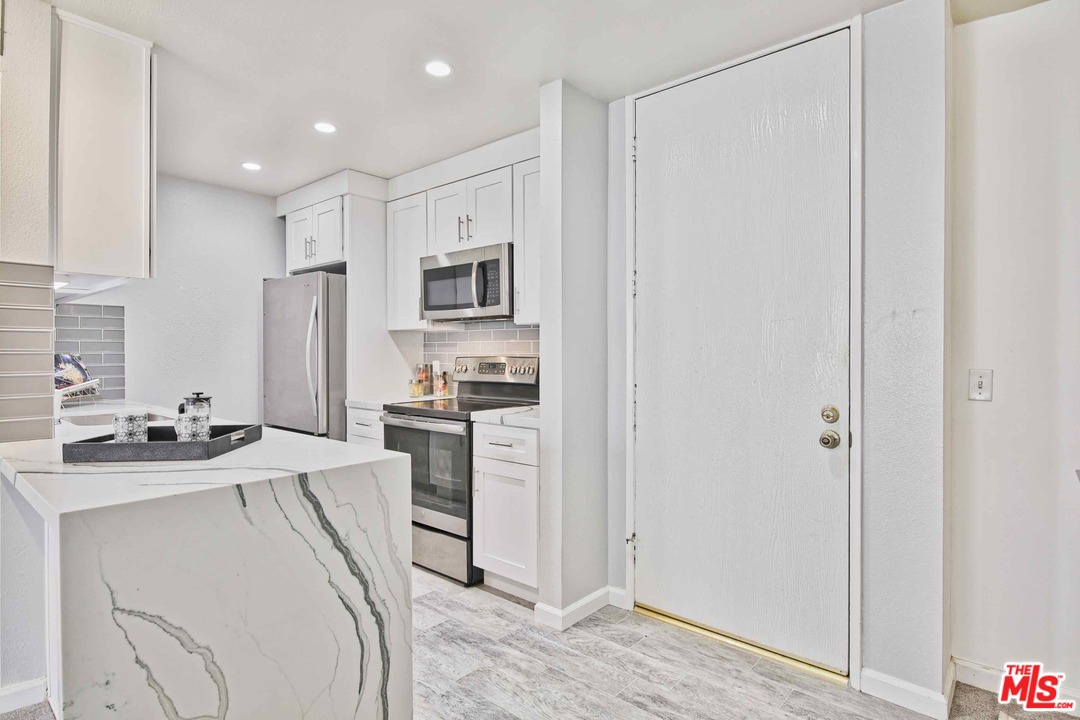 5301 Raintree Circle Culver City, CA 90230 - Photo 2 of 26