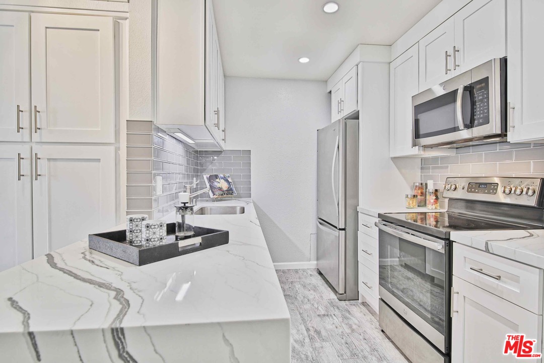 5301 Raintree Circle Culver City, CA 90230 - Photo 3 of 26