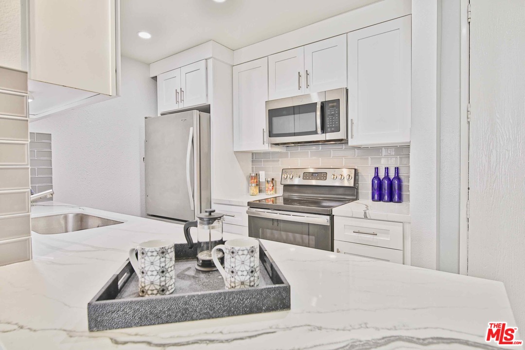 5301 Raintree Circle Culver City, CA 90230 - Photo 5 of 26