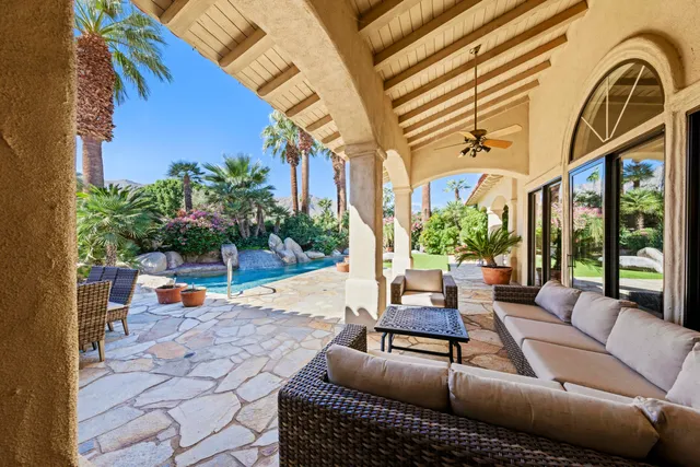 a view of livingroom with washer and dryer
