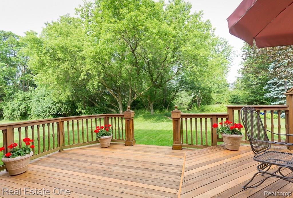 1072 Bembridge Drive Rochester, MI 48307 - Photo 2 of 21 Beautiful 2- Tier Deck