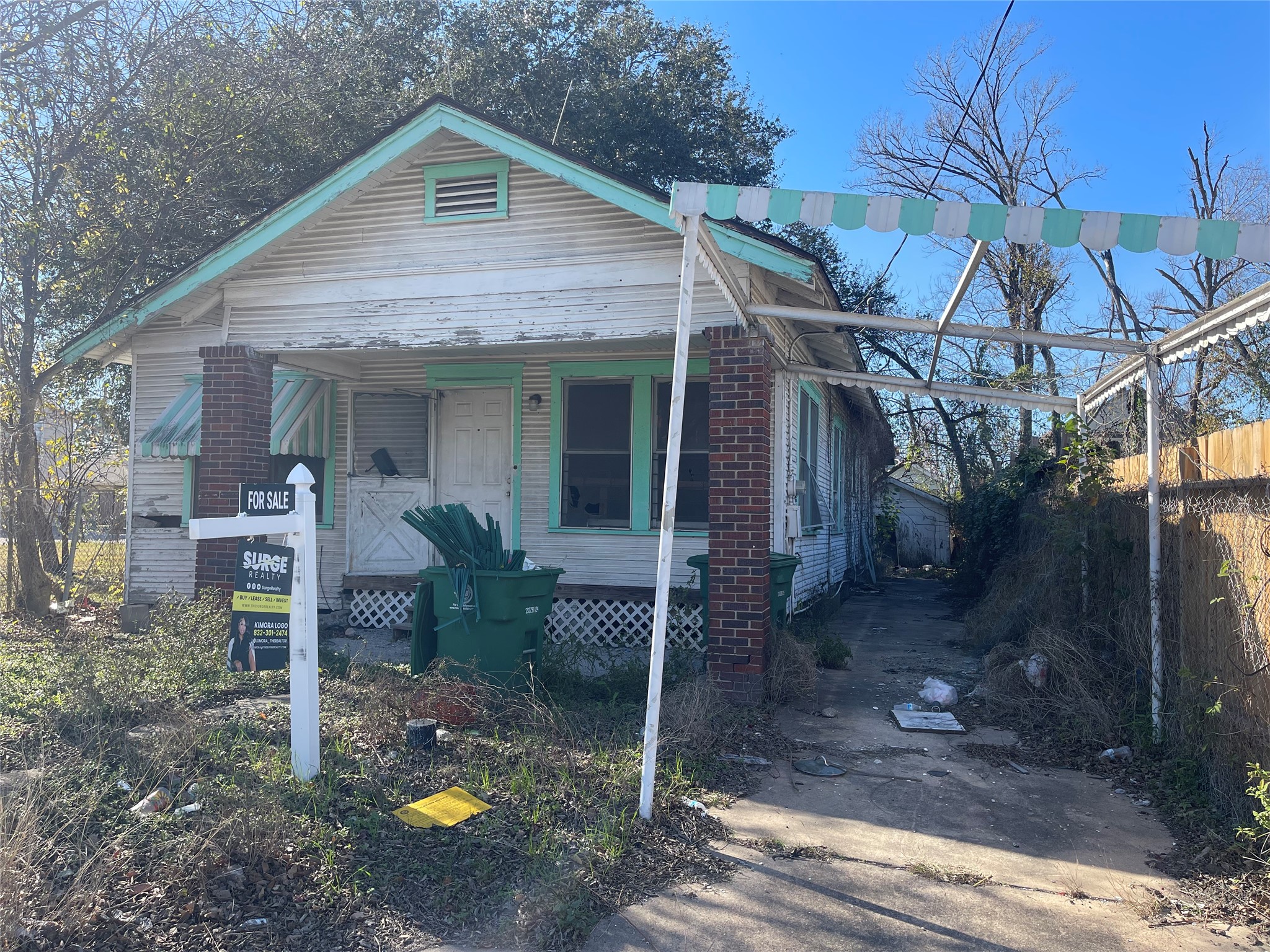 2305 Elysian Street Houston, TX 77026 - Photo 12 of 12 a view of a small house