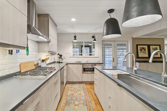 $1,367,000 | N4296 Alpine Village Lane, Cambridge, WI 53523