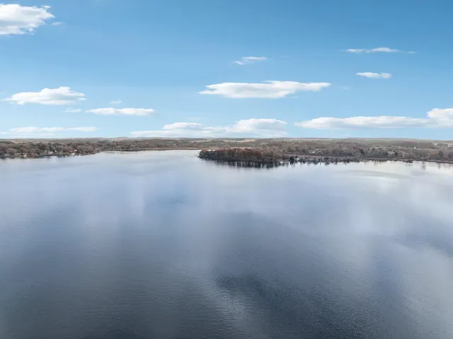 $1,367,000 | N4296 Alpine Village Lane, Cambridge, WI 53523